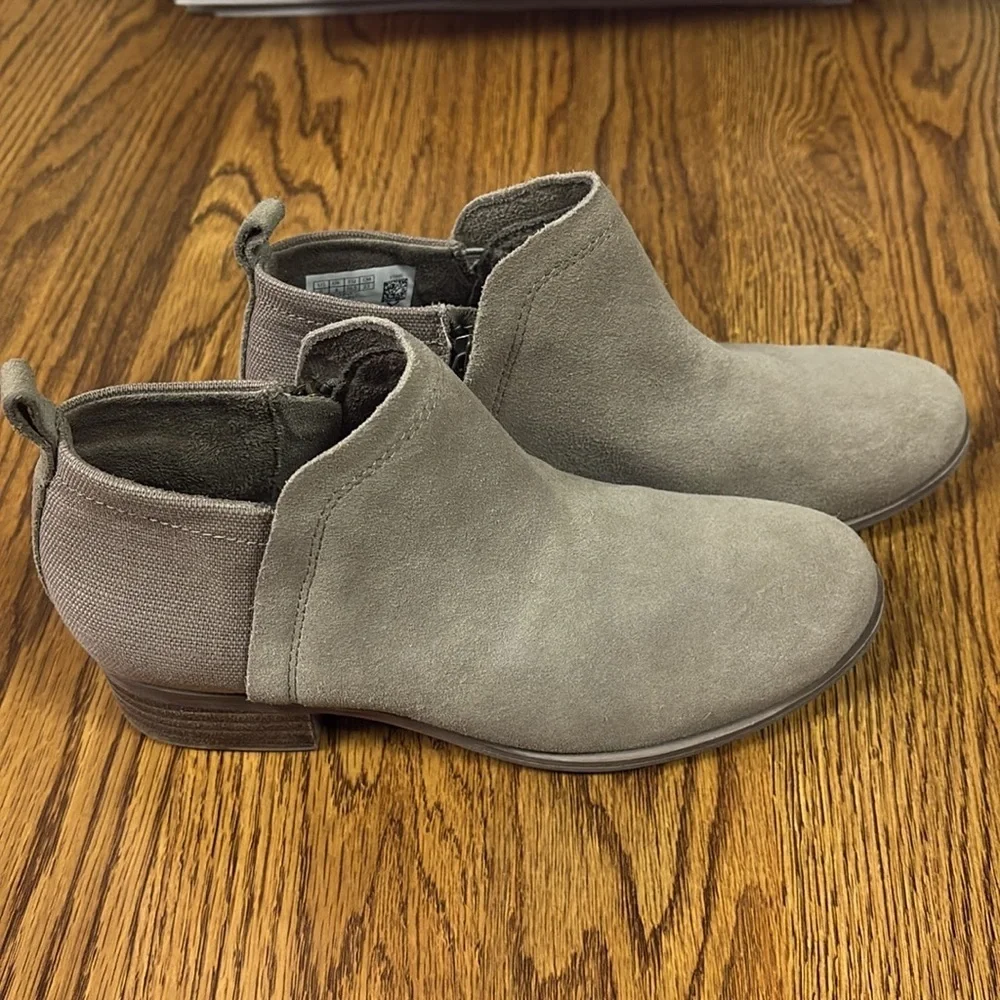Toms Deia ankle bootie soft suede wool taupe beige block low heel zipper 6
